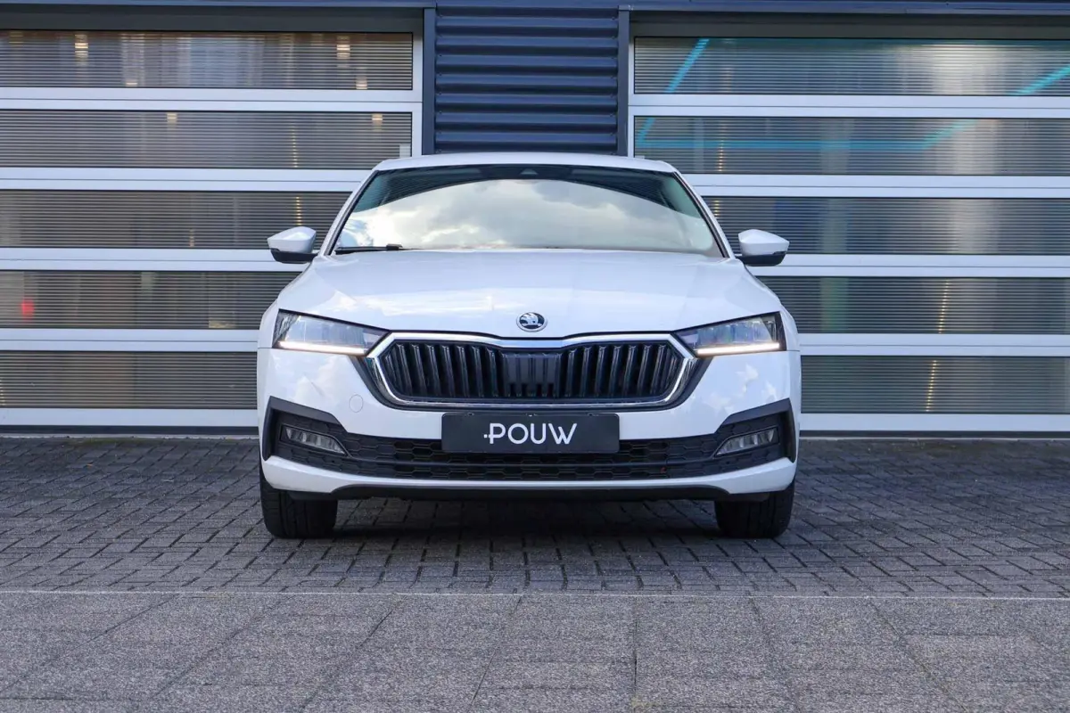1.0 TSI 110pk Ambition | Navigatie | Cruise Control | Climate Control | All Season Banden