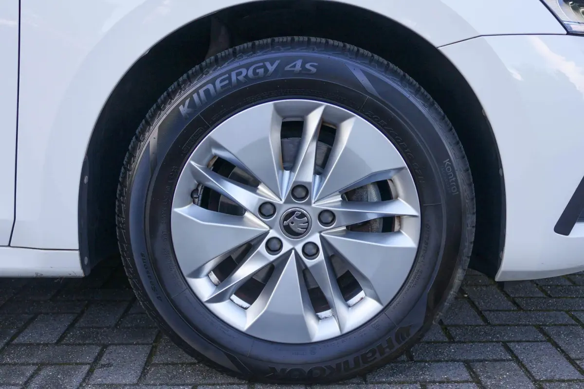 1.0 TSI 110pk Ambition | Navigatie | Cruise Control | Climate Control | All Season Banden