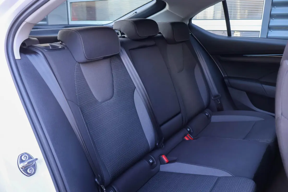 1.0 TSI 110pk Ambition | Navigatie | Cruise Control | Climate Control | All Season Banden