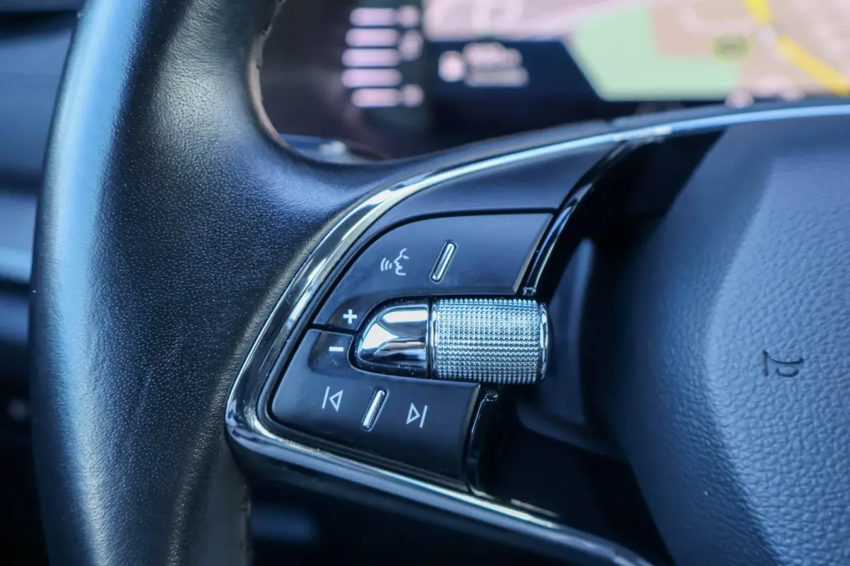 1.0 TSI 110pk Ambition | Navigatie | Cruise Control | Climate Control | All Season Banden