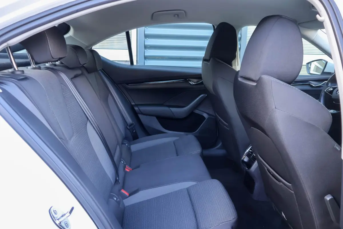 1.0 TSI 110pk Ambition | Navigatie | Cruise Control | Climate Control | All Season Banden