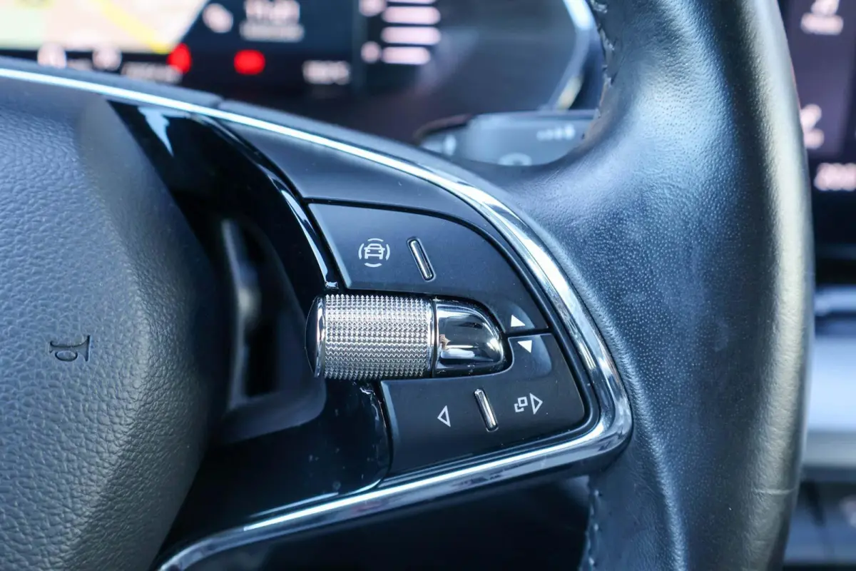 1.0 TSI 110pk Ambition | Navigatie | Cruise Control | Climate Control | All Season Banden