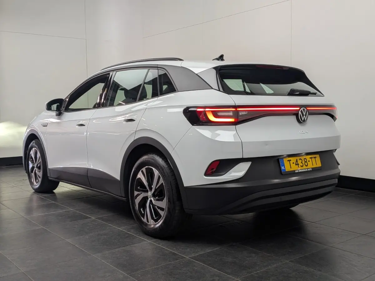 Pure 52 kWh l Adapt. Cr Control l Stoelverwarming l Keyless Start l 18" l Apple Car Play / Android l PDC V en A l