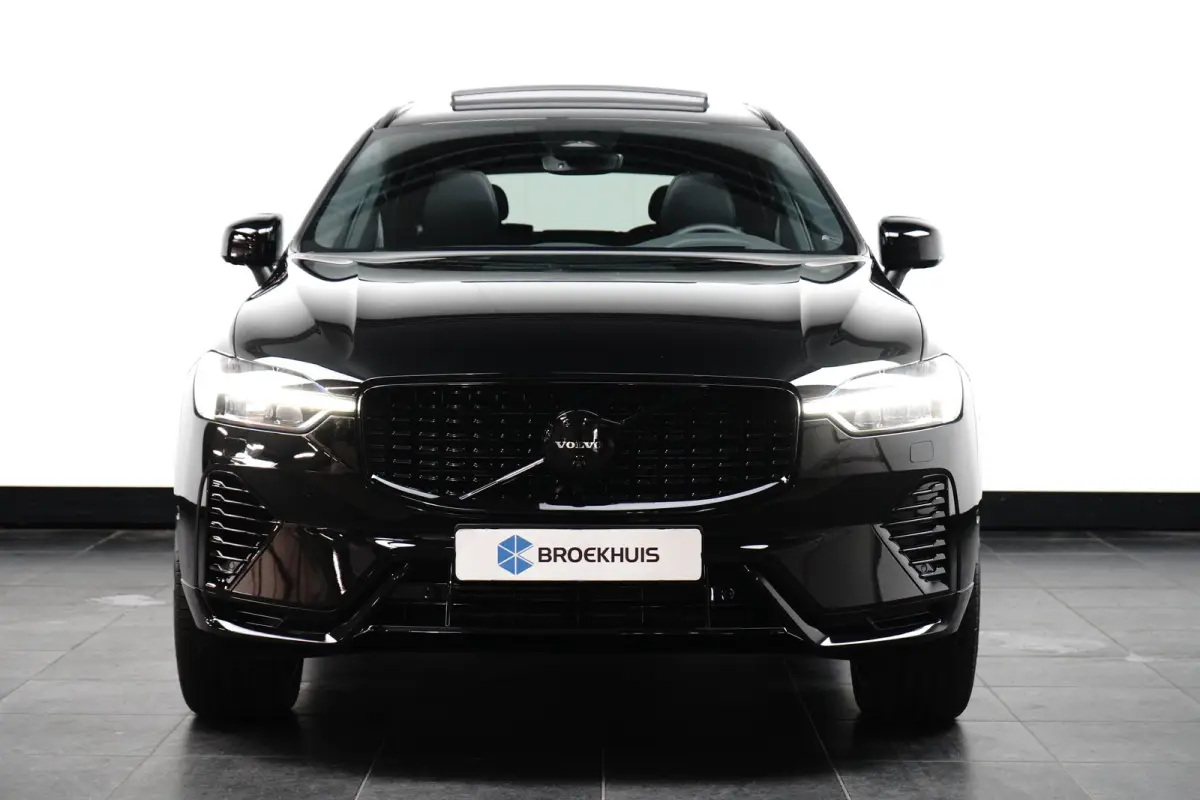 2.0 T8 Plug-in hybrid AWD Ultra Black Edition | Massage | HU-Display | Trekhaak | 360 Camera |