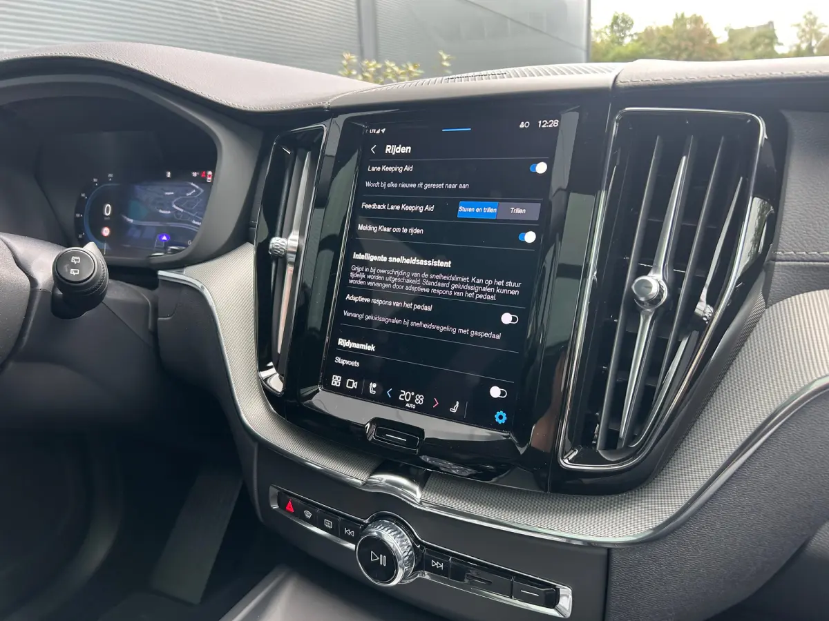 2.0 T8 Plug-in hybrid AWD Ultra Black Edition | Massage | sOh 97% | HU-Display | Trekhaak | 360 Camera |