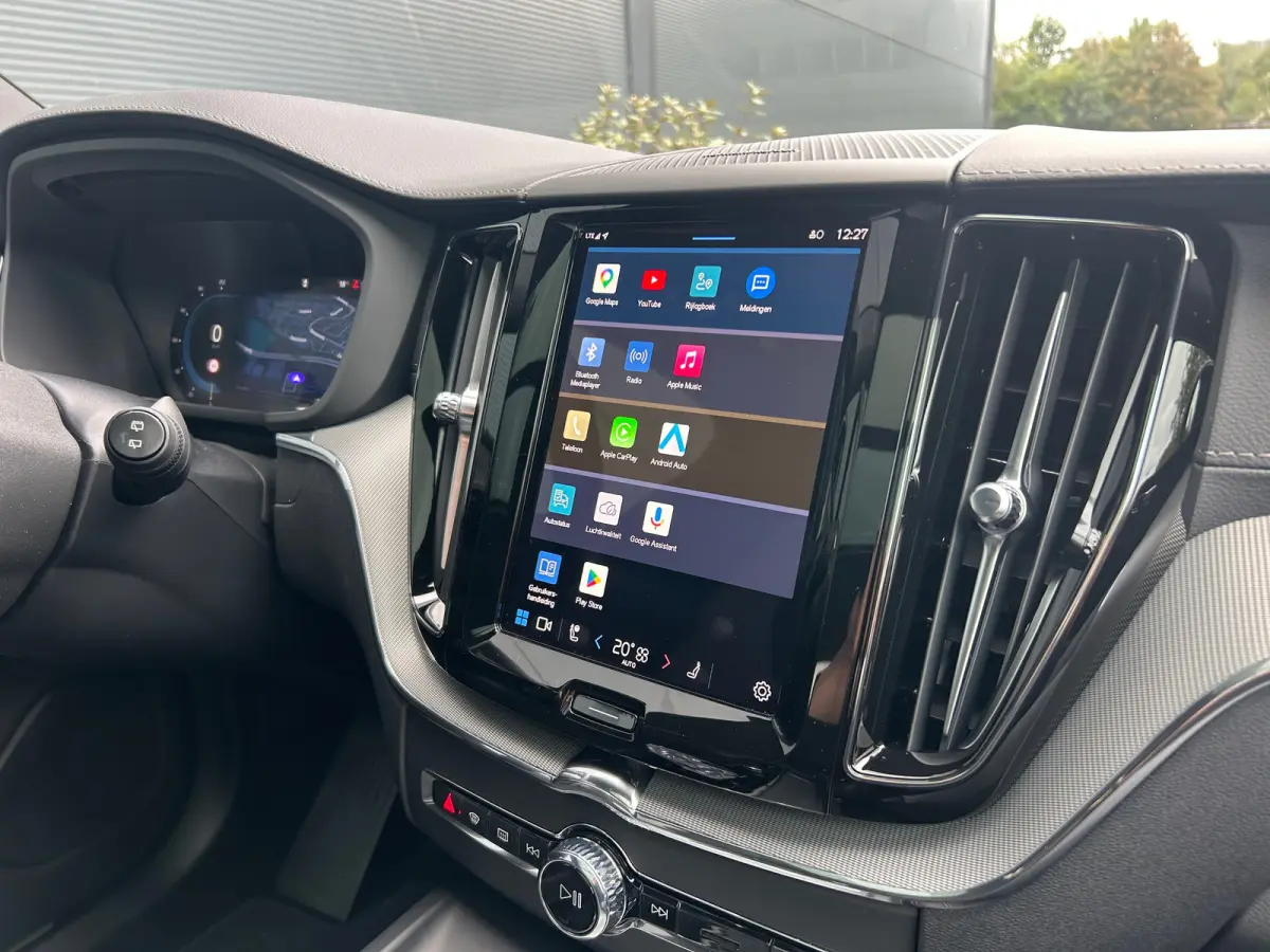 2.0 T8 Plug-in hybrid AWD Ultra Black Edition | Massage | sOh 97% | HU-Display | Trekhaak | 360 Camera |