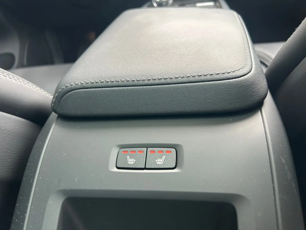 2.0 T8 Plug-in hybrid AWD Ultra Black Edition | Massage | sOh 97% | HU-Display | Trekhaak | 360 Camera |