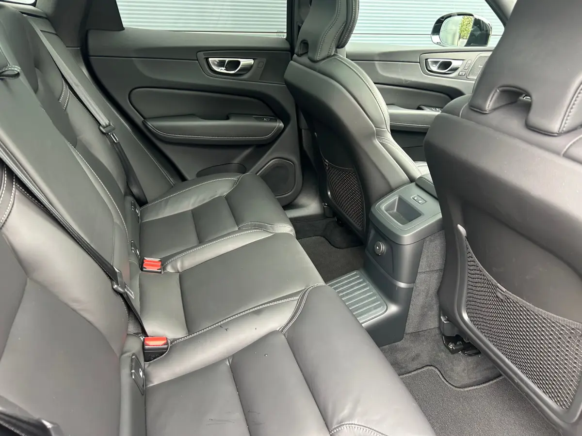 2.0 T8 Plug-in hybrid AWD Ultra Black Edition | Massage | sOh 97% | HU-Display | Trekhaak | 360 Camera |