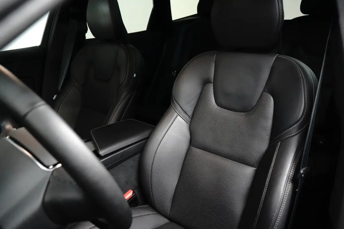 2.0 T8 Plug-in hybrid AWD Ultra Black Edition | Massage | HU-Display | Trekhaak | 360 Camera |