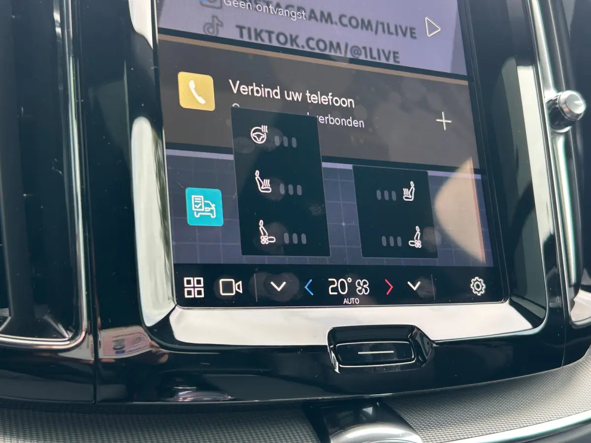 2.0 T8 Plug-in hybrid AWD Ultra Black Edition | Massage | sOh 97% | HU-Display | Trekhaak | 360 Camera |