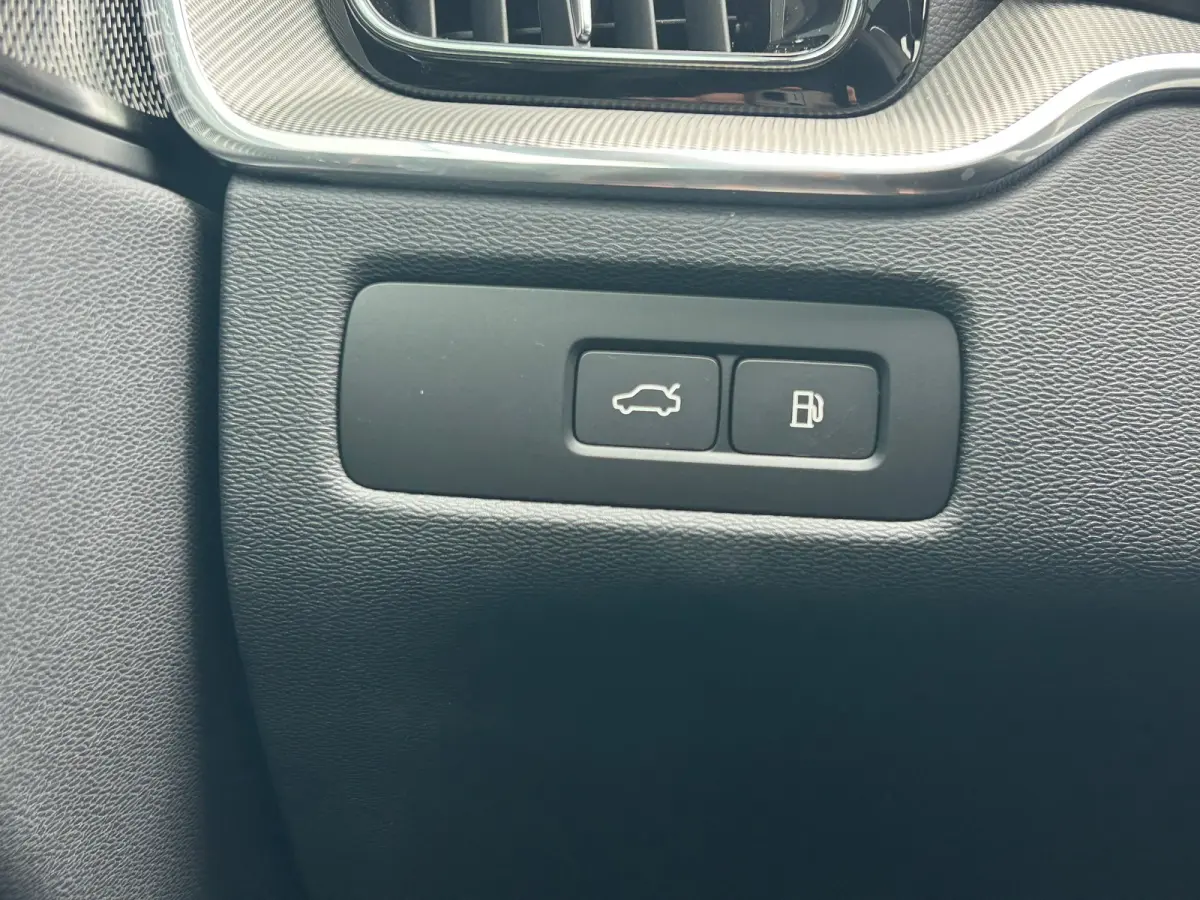 2.0 T8 Plug-in hybrid AWD Ultra Black Edition | Massage | sOh 97% | HU-Display | Trekhaak | 360 Camera |