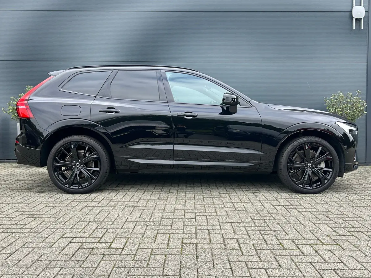 2.0 T8 Plug-in hybrid AWD Ultra Black Edition | Massage | sOh 97% | HU-Display | Trekhaak | 360 Camera |