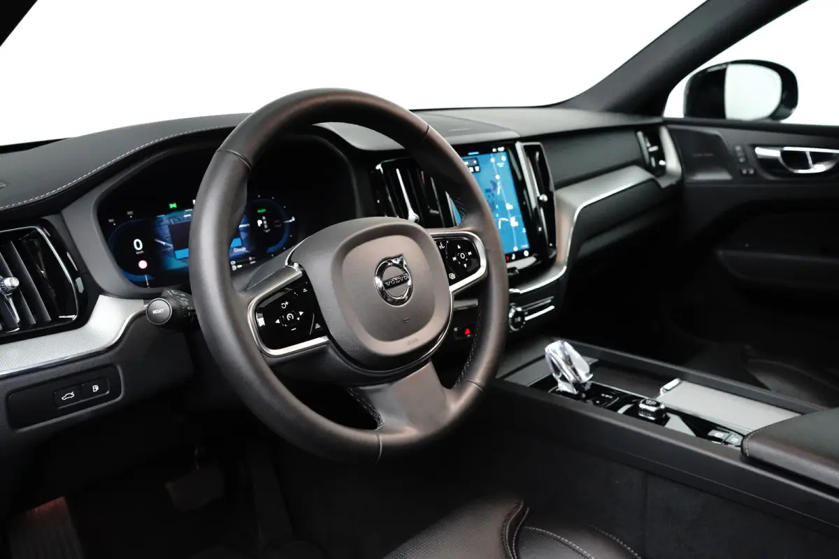 2.0 T8 Plug-in hybrid AWD Ultra Black Edition | Massage | HU-Display | Trekhaak | 360 Camera |