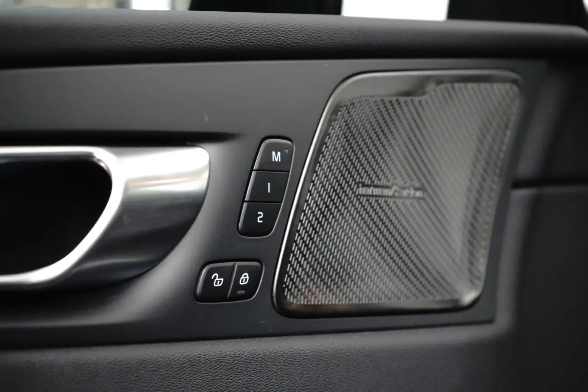 2.0 T8 Plug-in hybrid AWD Ultra Black Edition | Massage | HU-Display | Trekhaak | 360 Camera |