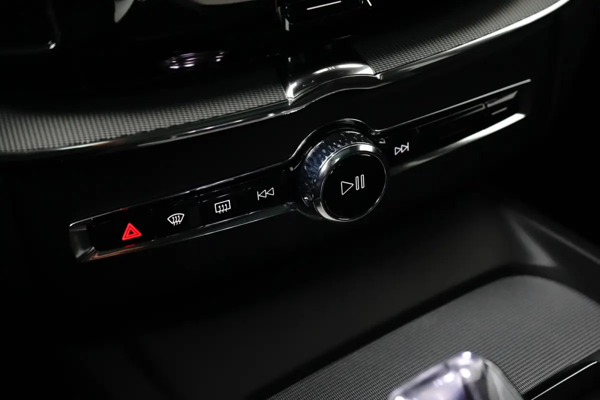 2.0 T8 Plug-in hybrid AWD Ultra Black Edition | Massage | HU-Display | Trekhaak | 360 Camera |
