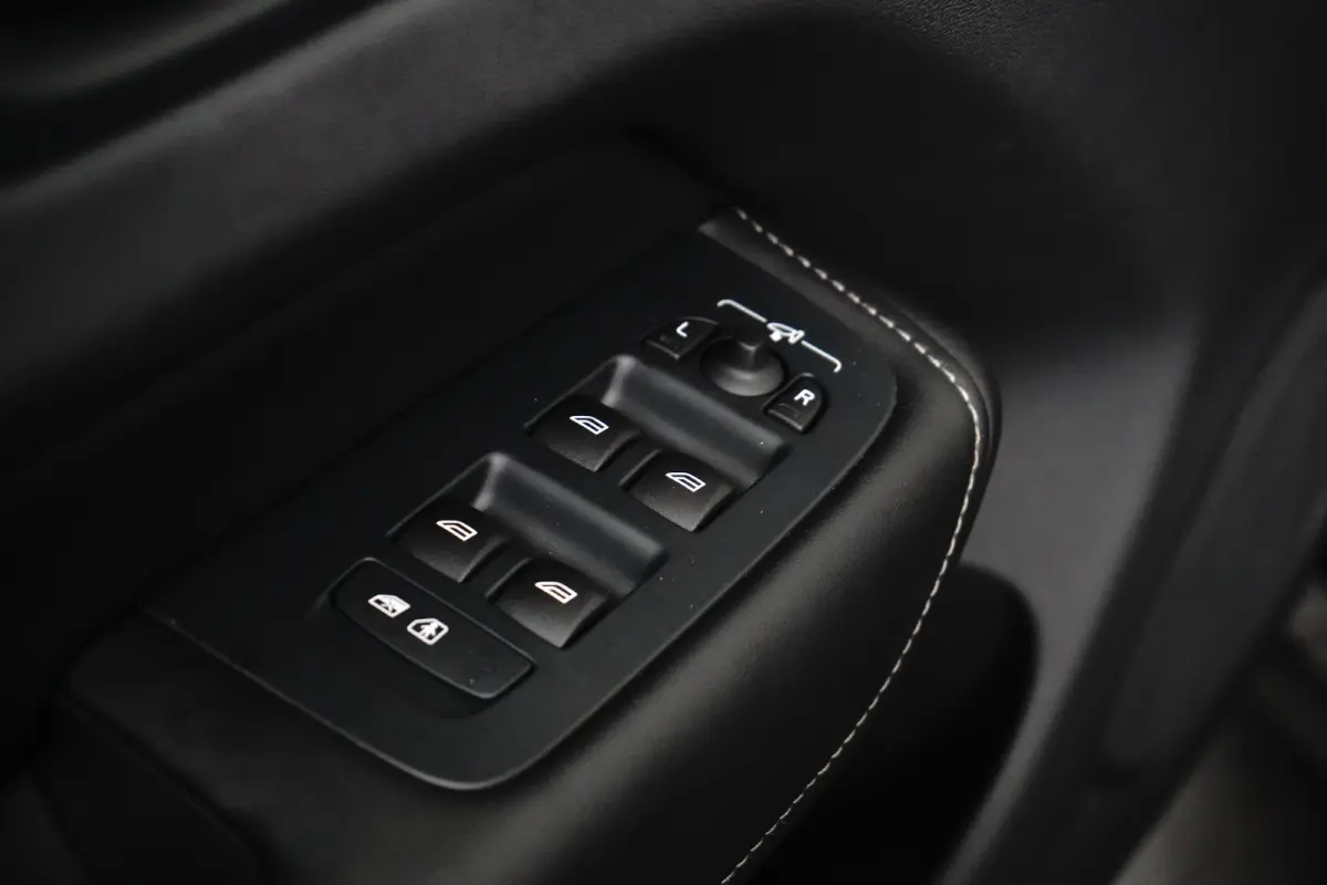 2.0 T8 Plug-in hybrid AWD Ultra Black Edition | Massage | HU-Display | Trekhaak | 360 Camera |