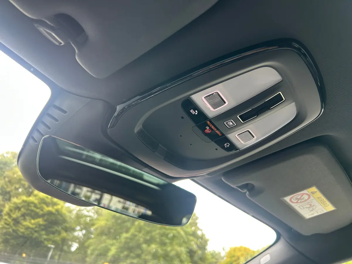 2.0 T8 Plug-in hybrid AWD Ultra Black Edition | Massage | sOh 97% | HU-Display | Trekhaak | 360 Camera |