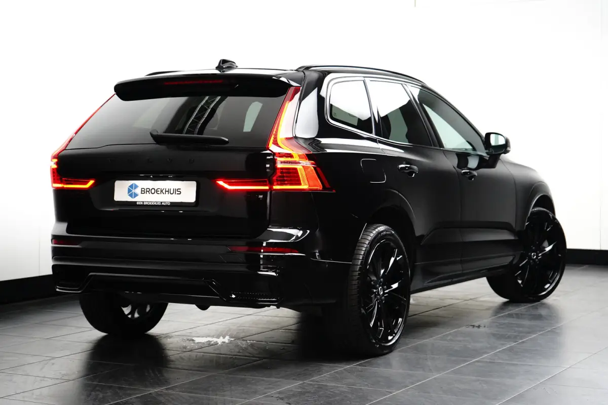2.0 T8 Plug-in hybrid AWD Ultra Black Edition | Massage | HU-Display | Trekhaak | 360 Camera |