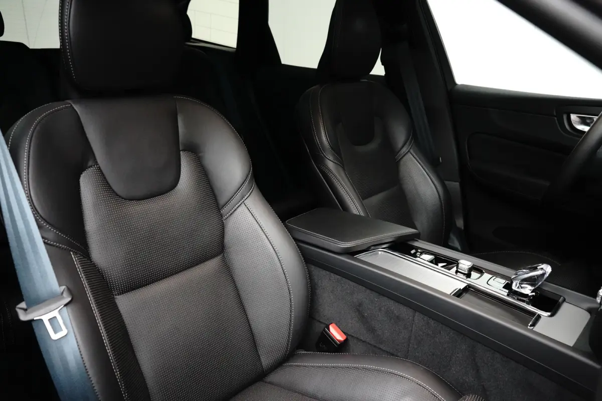 2.0 T8 Plug-in hybrid AWD Ultra Black Edition | Massage | HU-Display | Trekhaak | 360 Camera |