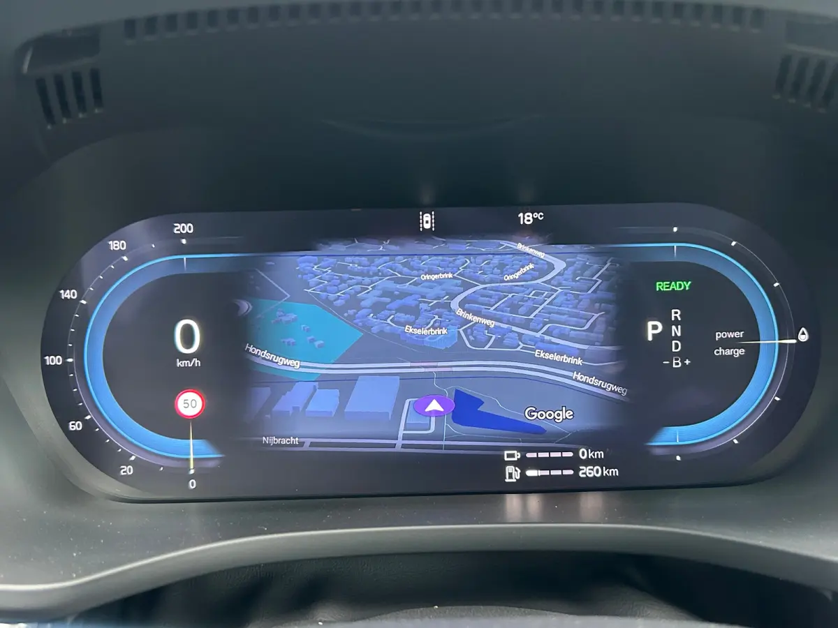 2.0 T8 Plug-in hybrid AWD Ultra Black Edition | Massage | sOh 97% | HU-Display | Trekhaak | 360 Camera |
