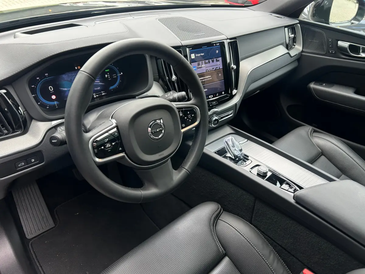 2.0 T8 Plug-in hybrid AWD Ultra Black Edition | Massage | sOh 97% | HU-Display | Trekhaak | 360 Camera |