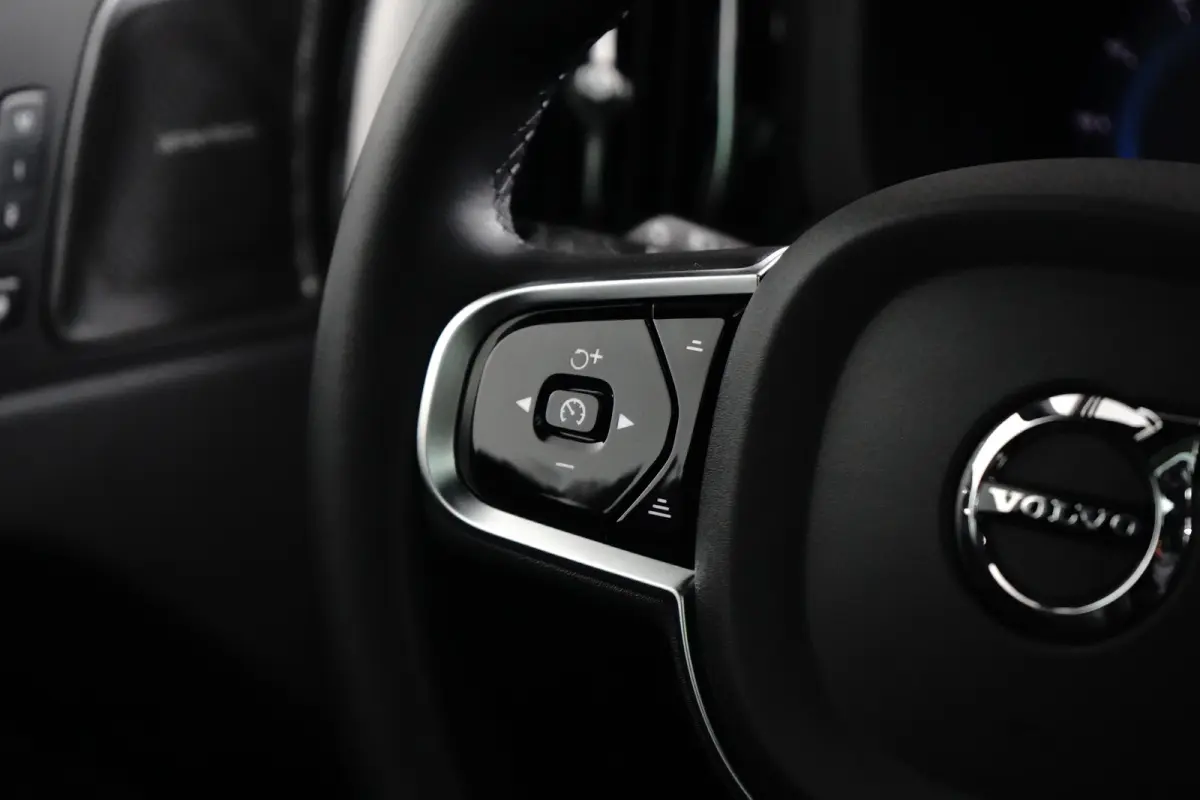 2.0 T8 Plug-in hybrid AWD Ultra Black Edition | Massage | HU-Display | Trekhaak | 360 Camera |