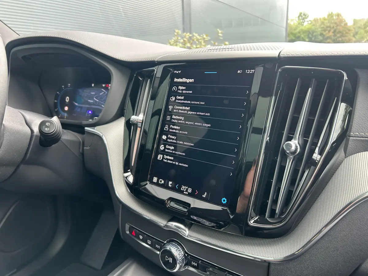 2.0 T8 Plug-in hybrid AWD Ultra Black Edition | Massage | sOh 97% | HU-Display | Trekhaak | 360 Camera |