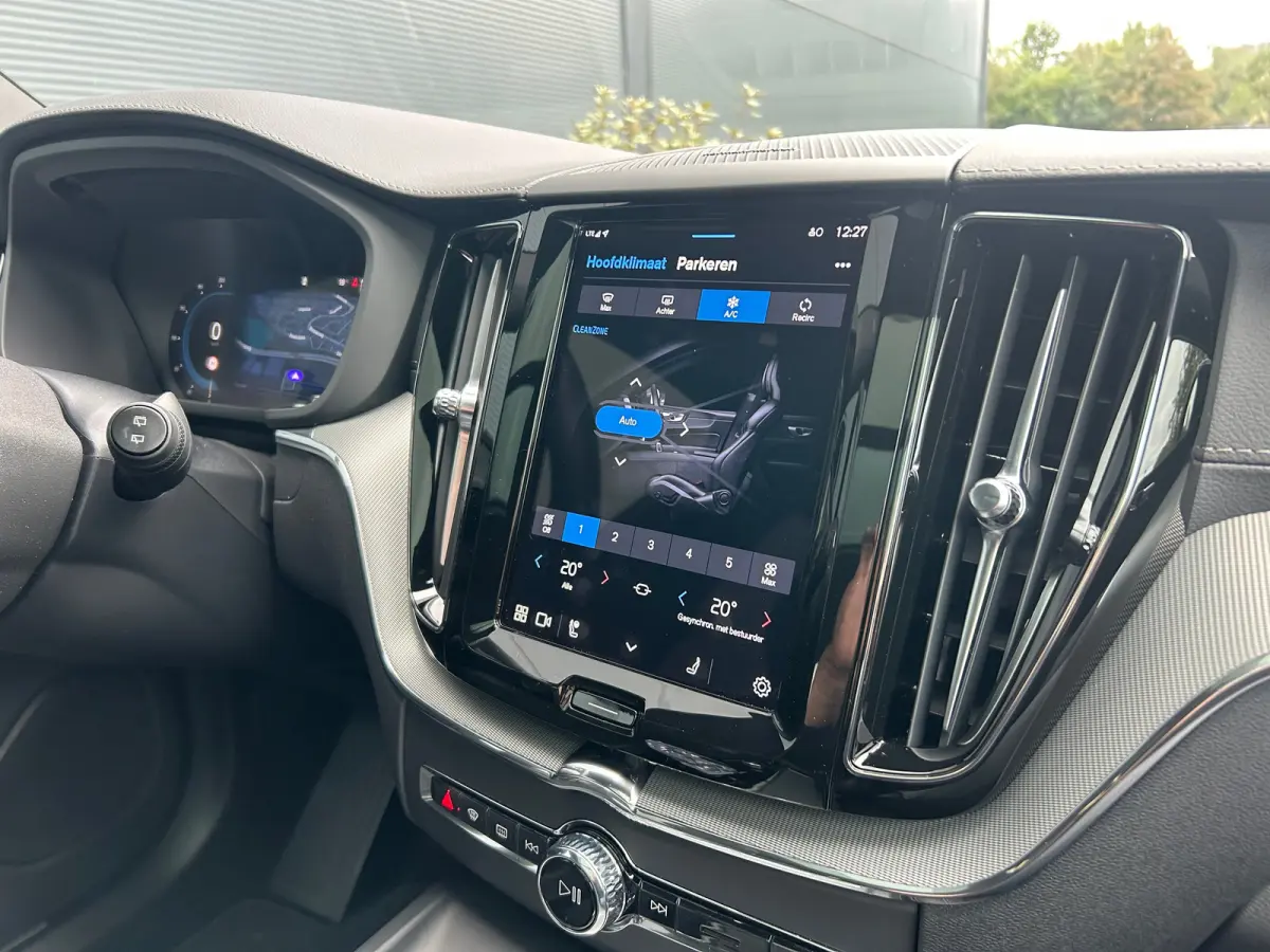 2.0 T8 Plug-in hybrid AWD Ultra Black Edition | Massage | sOh 97% | HU-Display | Trekhaak | 360 Camera |