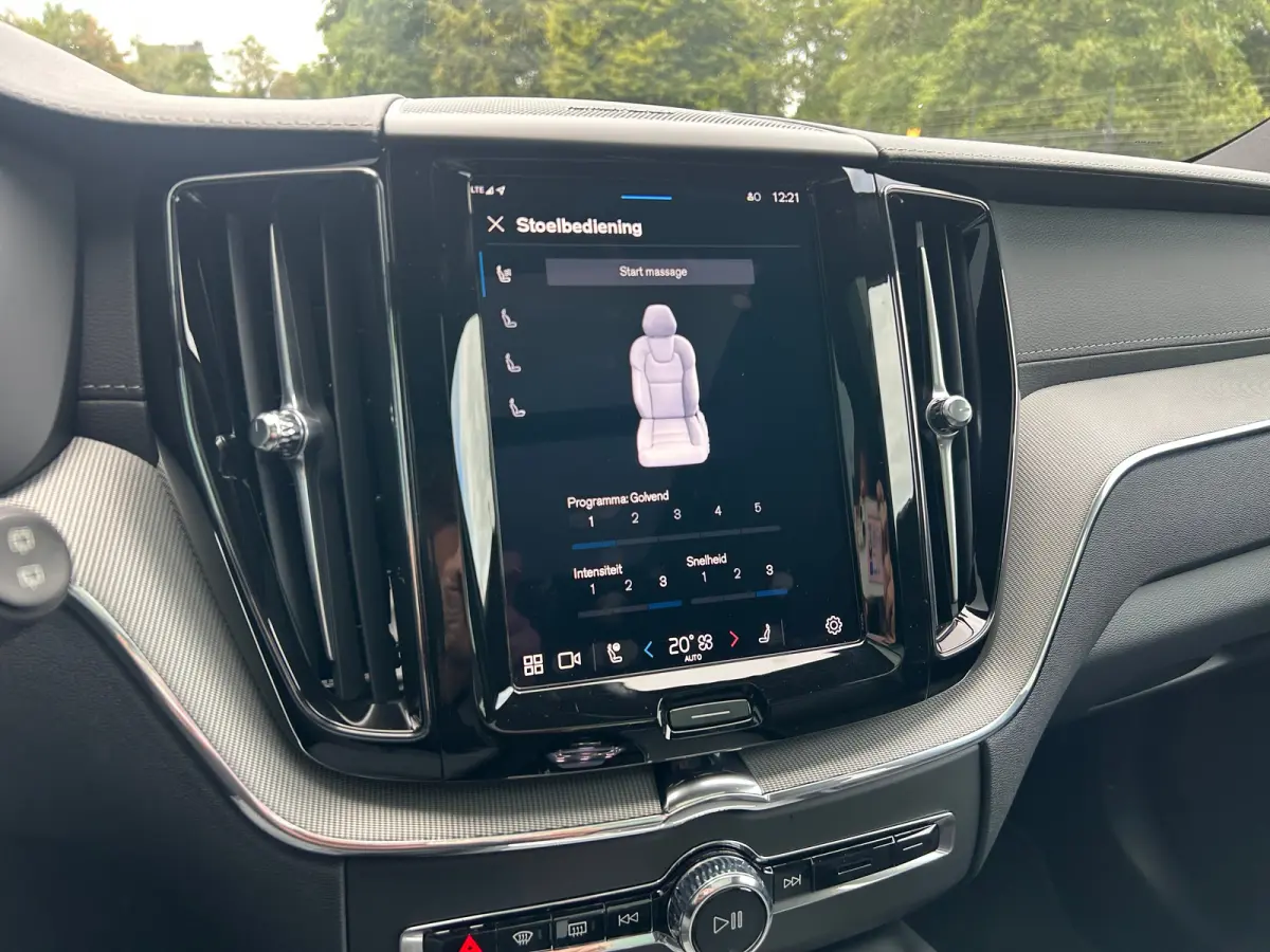 2.0 T8 Plug-in hybrid AWD Ultra Black Edition | Massage | sOh 97% | HU-Display | Trekhaak | 360 Camera |
