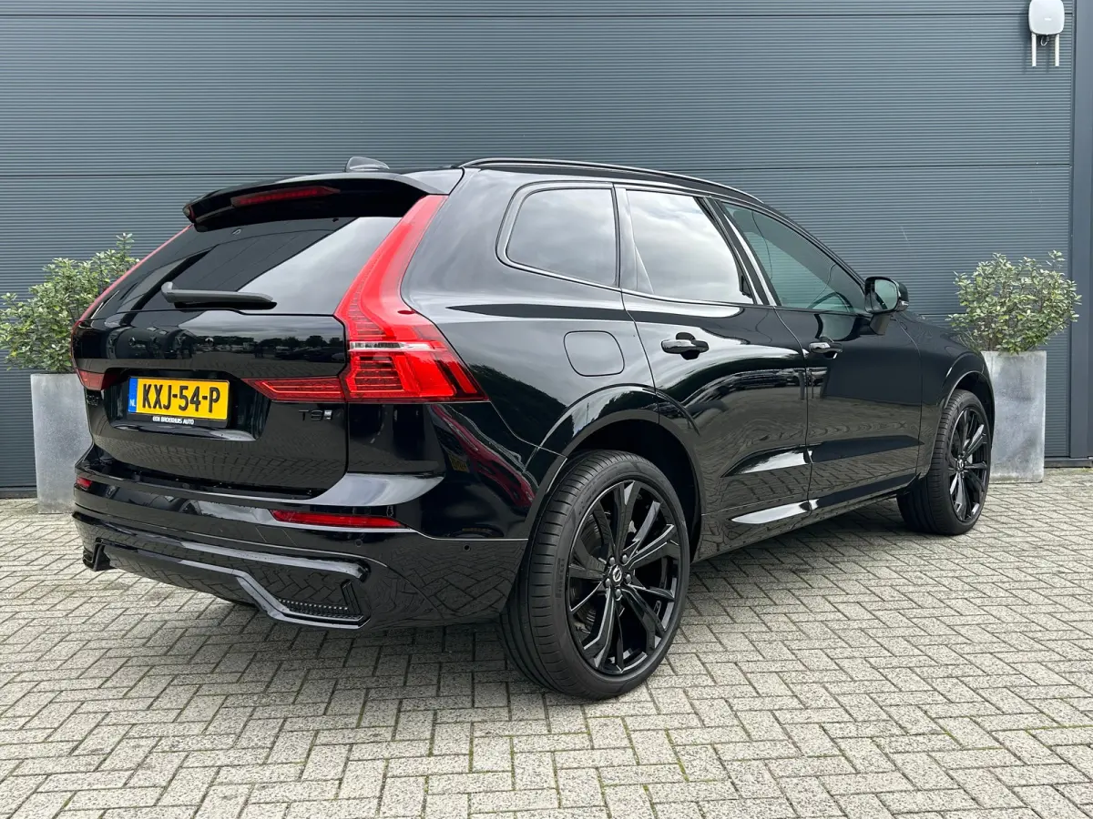 2.0 T8 Plug-in hybrid AWD Ultra Black Edition | Massage | sOh 97% | HU-Display | Trekhaak | 360 Camera |