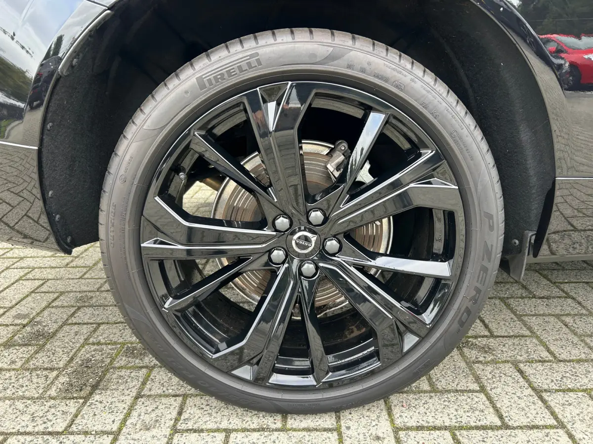 2.0 T8 Plug-in hybrid AWD Ultra Black Edition | Massage | sOh 97% | HU-Display | Trekhaak | 360 Camera |
