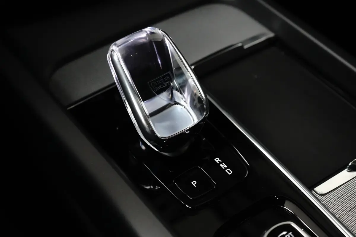 2.0 T8 Plug-in hybrid AWD Ultra Black Edition | Massage | HU-Display | Trekhaak | 360 Camera |