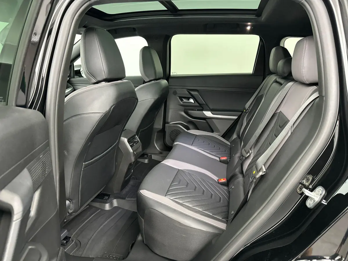 1.2 e-Hybrid First Edition | Navigatie | 360 graden camera | PANO | Apple Carplay&Android Auto | Tot 8 jaar garantie!