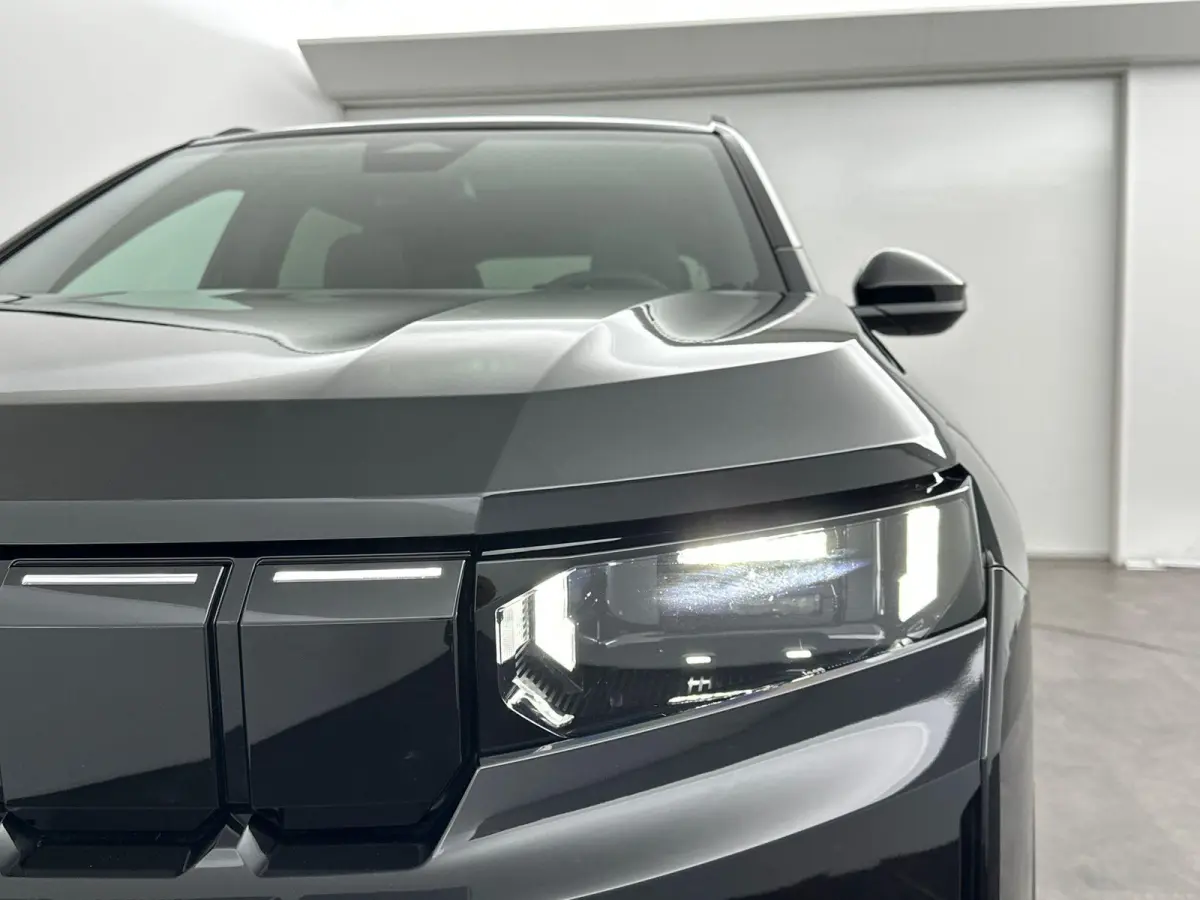 1.2 e-Hybrid First Edition | Navigatie | 360 graden camera | PANO | Apple Carplay&Android Auto | Tot 8 jaar garantie!