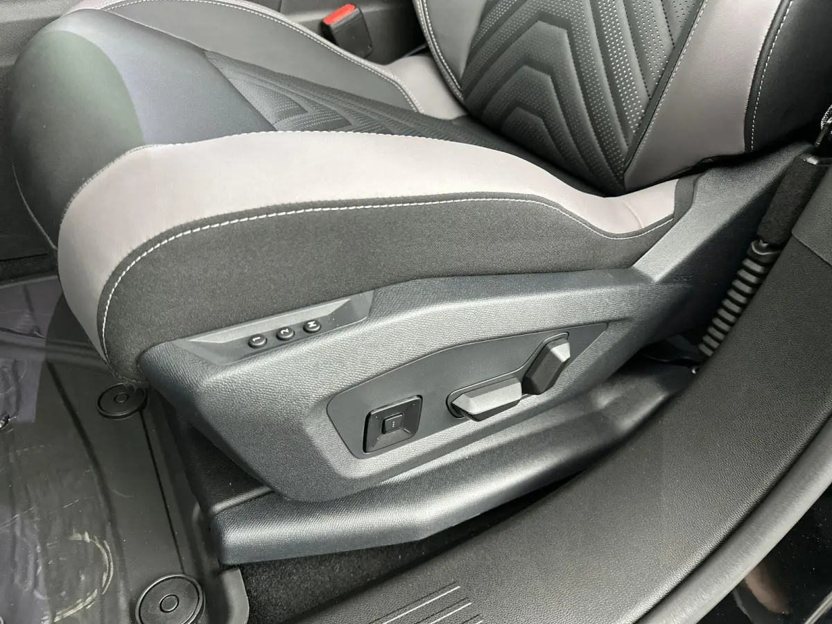 1.2 e-Hybrid First Edition | Navigatie | 360 graden camera | PANO | Apple Carplay&Android Auto | Tot 8 jaar garantie!