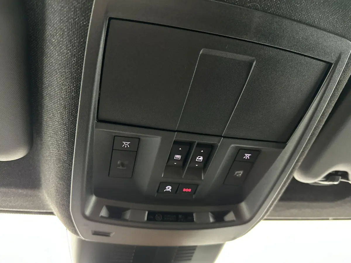 1.2 e-Hybrid First Edition | Navigatie | 360 graden camera | PANO | Apple Carplay&Android Auto | Tot 8 jaar garantie!