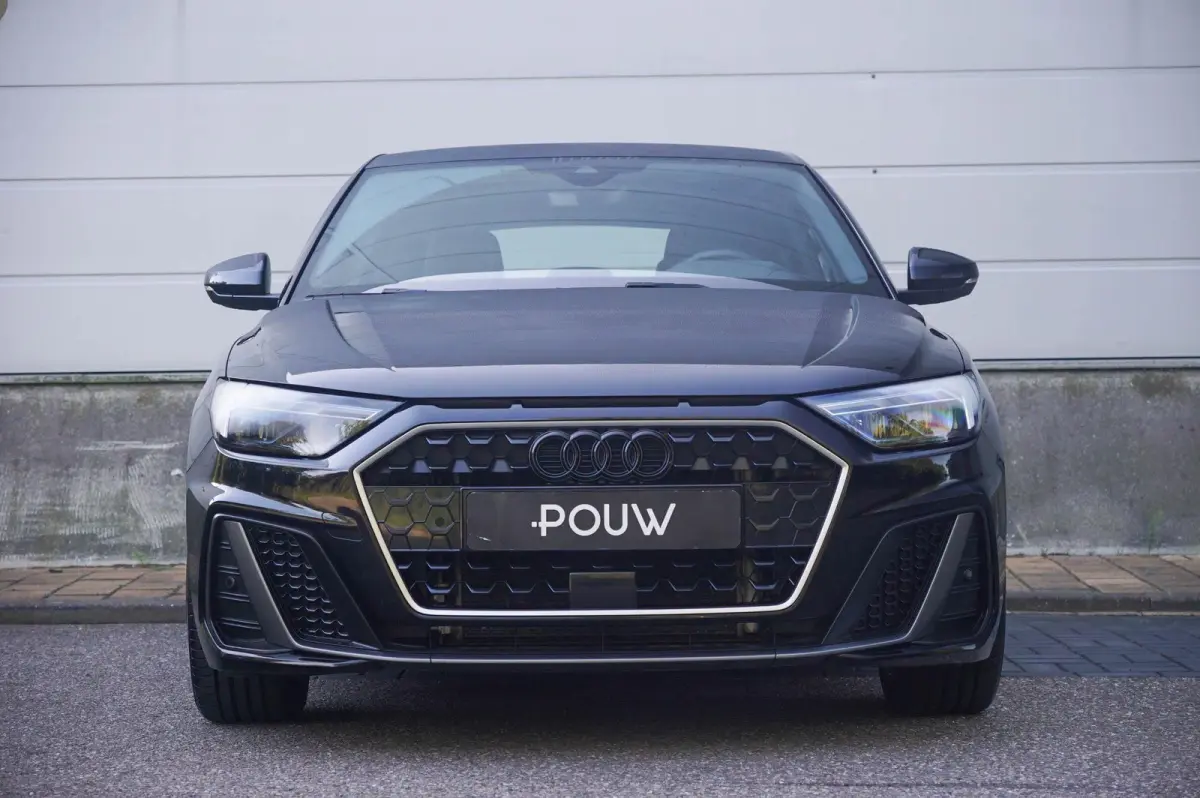 30 TFSI 110pk S-tronic S Edition | Afgevlakt Stuur | Keyless | Camera | Smartphone Interface | Full LED