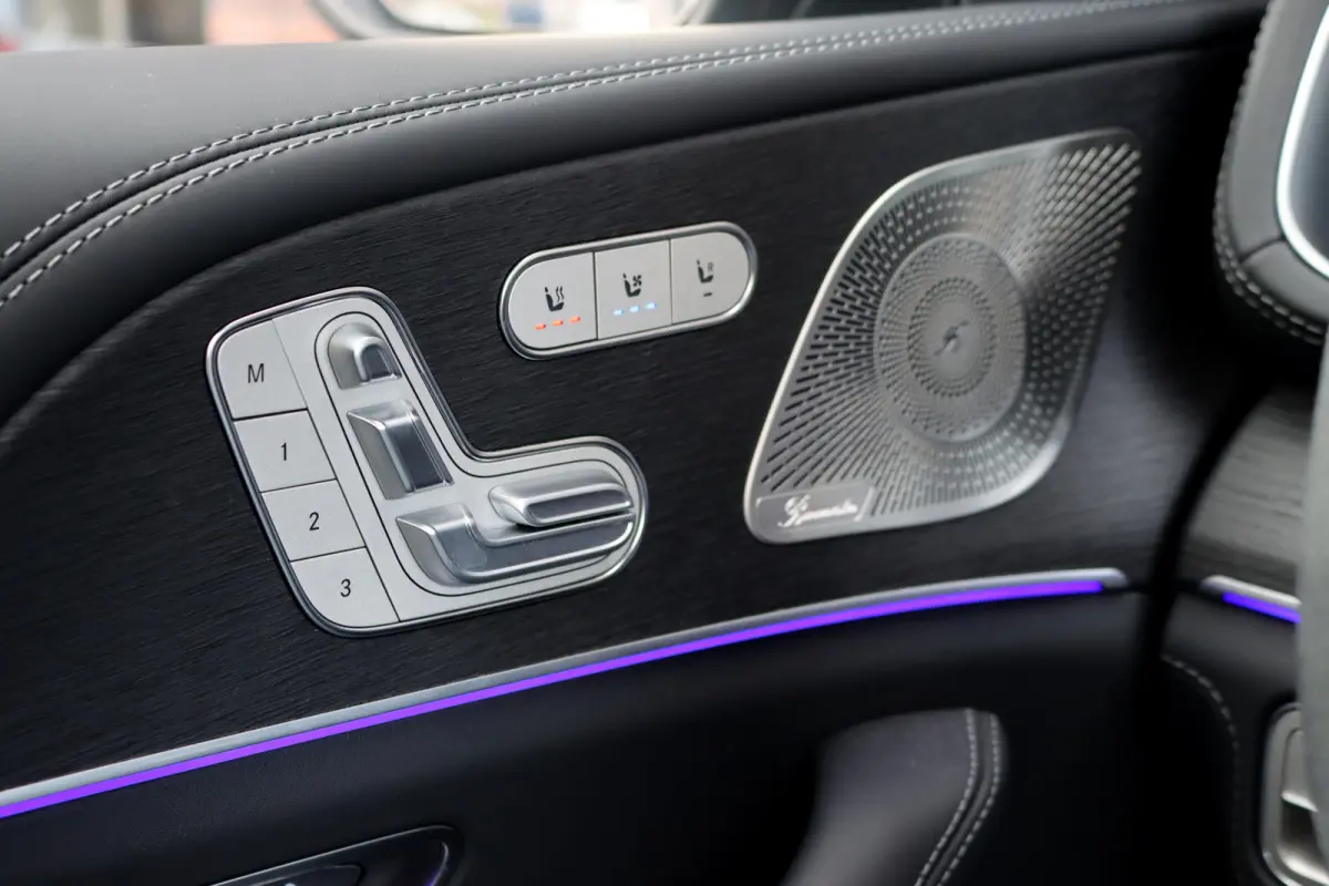 AMG 63 S 4MATIC+ | 612pk | Airmatic | AMG Drivers Package | Burmester | Trekhaak | Stoelventilatie | HUD | Luchtkwaliteitspakket | Zonnerollo's | Standkachel |