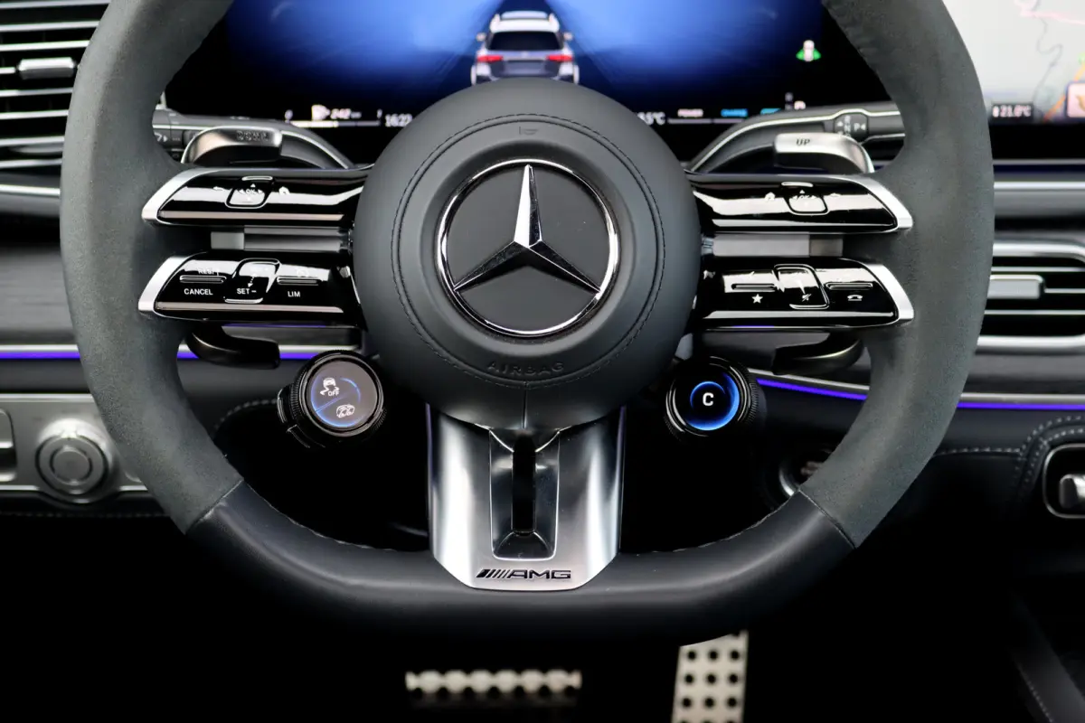 AMG 63 S 4MATIC+ | 612pk | Airmatic | AMG Drivers Package | Burmester | Trekhaak | Stoelventilatie | HUD | Luchtkwaliteitspakket | Zonnerollo's | Standkachel |