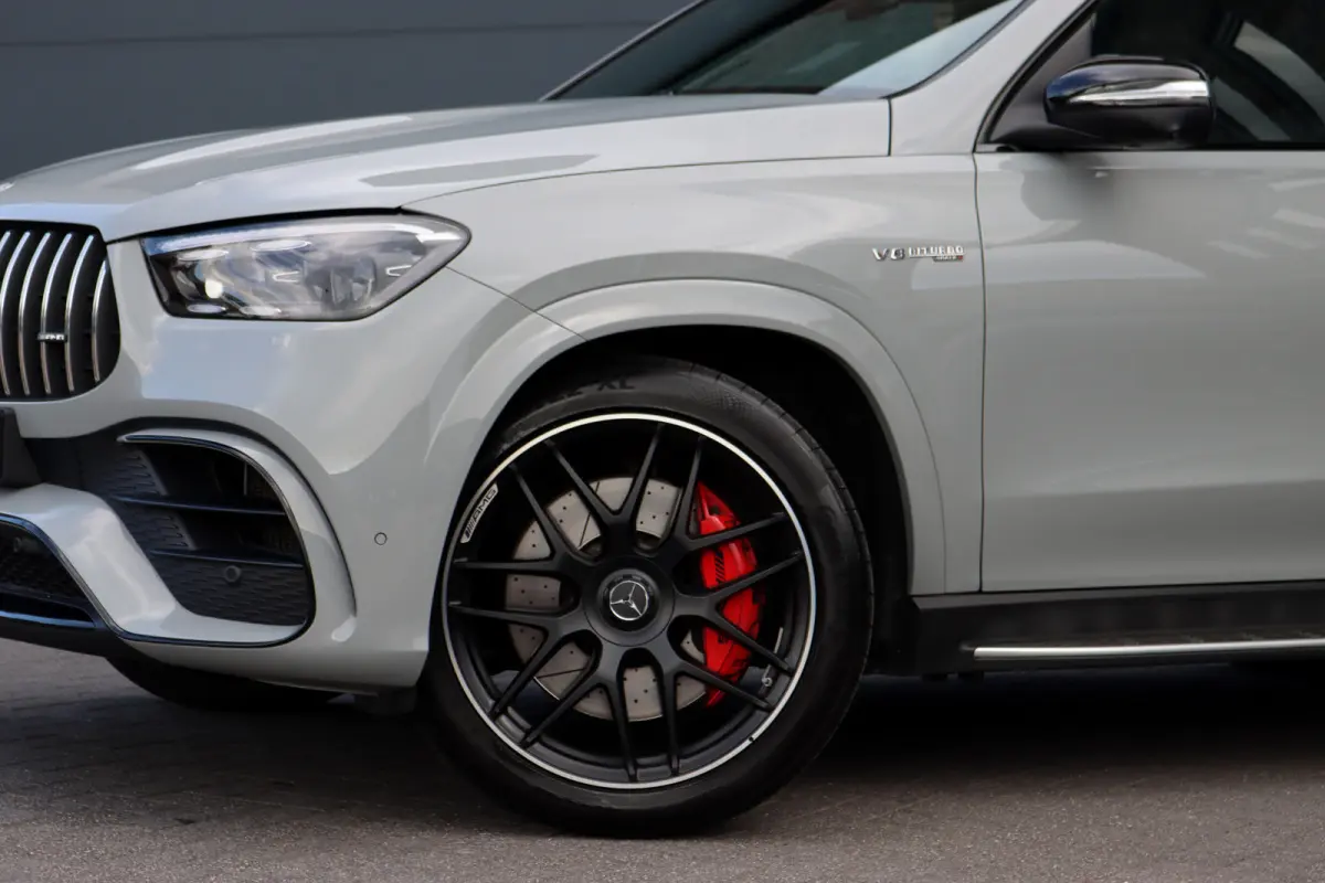 AMG 63 S 4MATIC+ | 612pk | Airmatic | AMG Drivers Package | Burmester | Trekhaak | Stoelventilatie | HUD | Luchtkwaliteitspakket | Zonnerollo's | Standkachel |