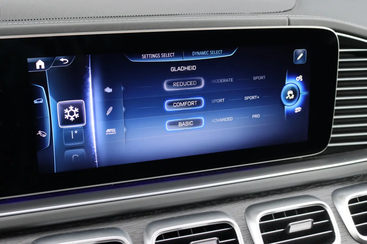 AMG 63 S 4MATIC+ | 612pk | Airmatic | AMG Drivers Package | Burmester | Trekhaak | Stoelventilatie | HUD | Luchtkwaliteitspakket | Zonnerollo's | Standkachel |
