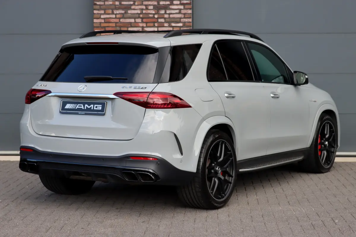 AMG 63 S 4MATIC+ | 612pk | Airmatic | AMG Drivers Package | Burmester | Trekhaak | Stoelventilatie | HUD | Luchtkwaliteitspakket | Zonnerollo's | Standkachel |