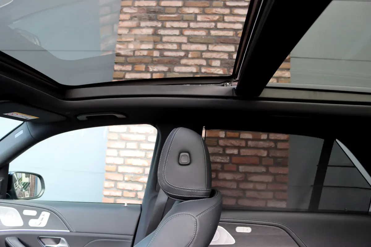 AMG 63 S 4MATIC+ | 612pk | Airmatic | AMG Drivers Package | Burmester | Trekhaak | Stoelventilatie | HUD | Luchtkwaliteitspakket | Zonnerollo's | Standkachel |