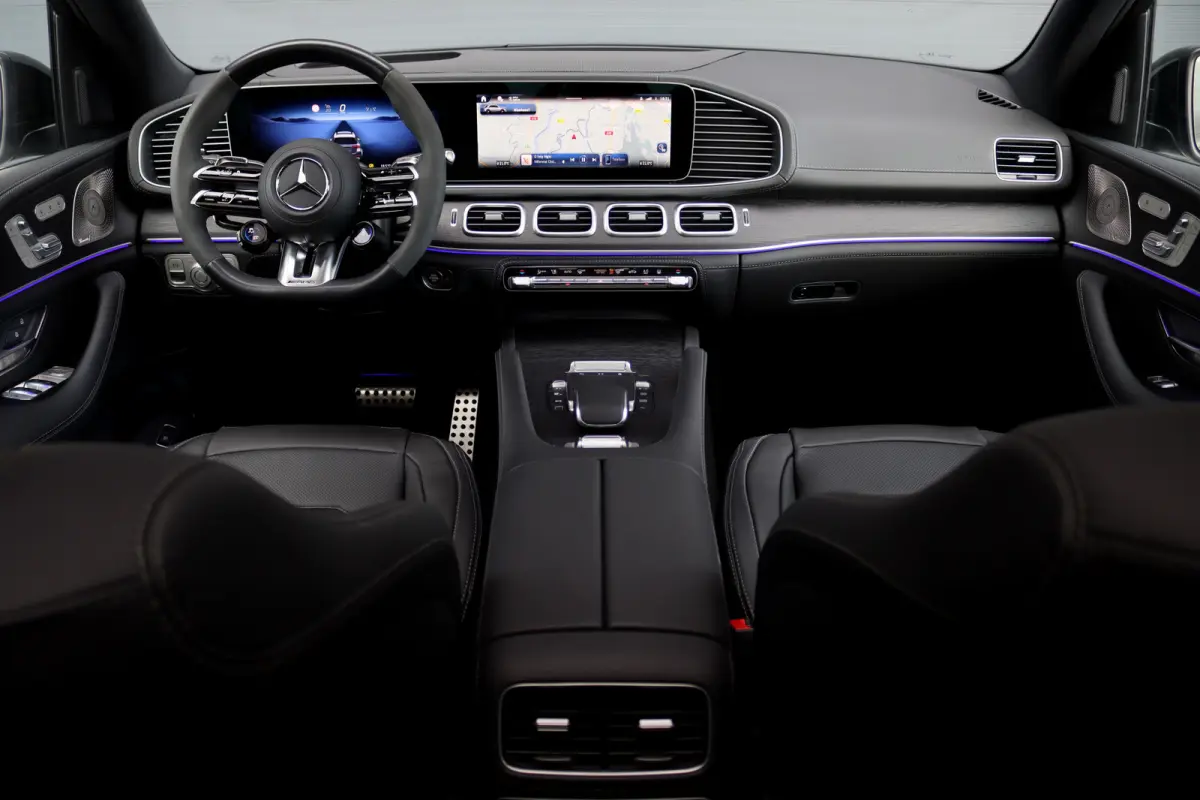AMG 63 S 4MATIC+ | 612pk | Airmatic | AMG Drivers Package | Burmester | Trekhaak | Stoelventilatie | HUD | Luchtkwaliteitspakket | Zonnerollo's | Standkachel |