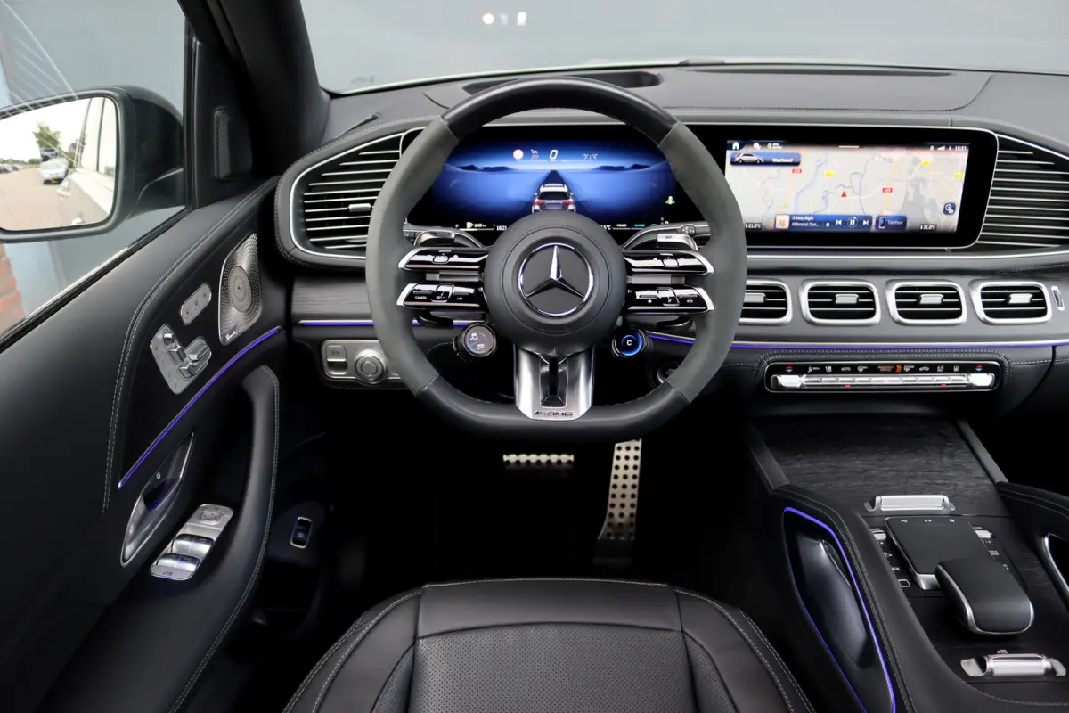 AMG 63 S 4MATIC+ | 612pk | Airmatic | AMG Drivers Package | Burmester | Trekhaak | Stoelventilatie | HUD | Luchtkwaliteitspakket | Zonnerollo's | Standkachel |
