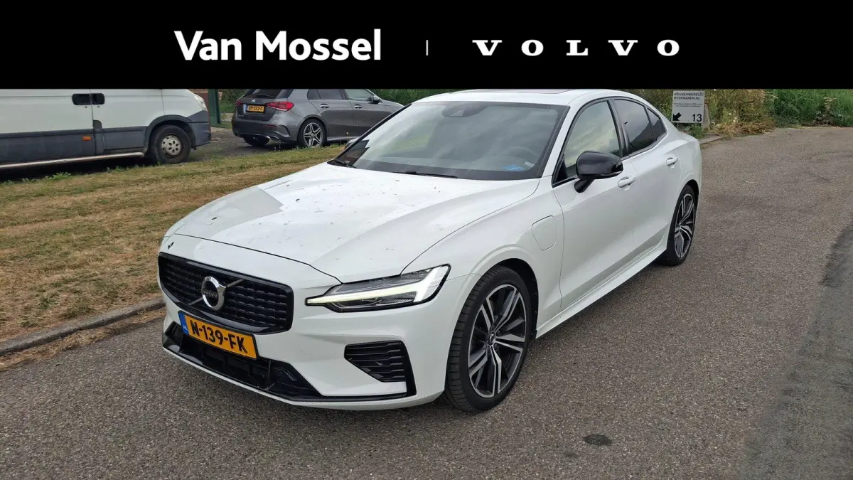 Recharge T6 AWD R-Design | Trekhaak | 19 Inch Velgen | Power Seats | Harman / Kardon |