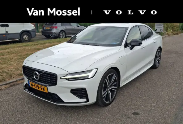 Recharge T6 AWD R-Design | Trekhaak | 19 Inch Velgen | Power Seats | Harman / Kardon |