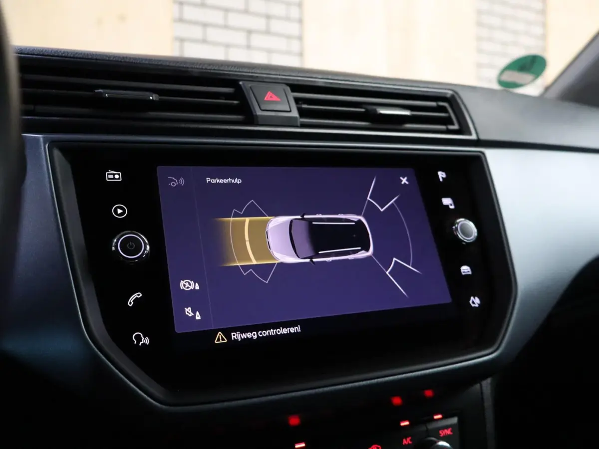1.0 TSI 95pk Style Limited Edition | Apple Carplay/Android Auto | Achteruitrijcamera | LED Koplampen | PDC Voor & Achter