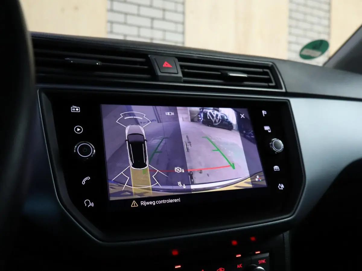 1.0 TSI 95pk Style Limited Edition | Apple Carplay/Android Auto | Achteruitrijcamera | LED Koplampen | PDC Voor & Achter