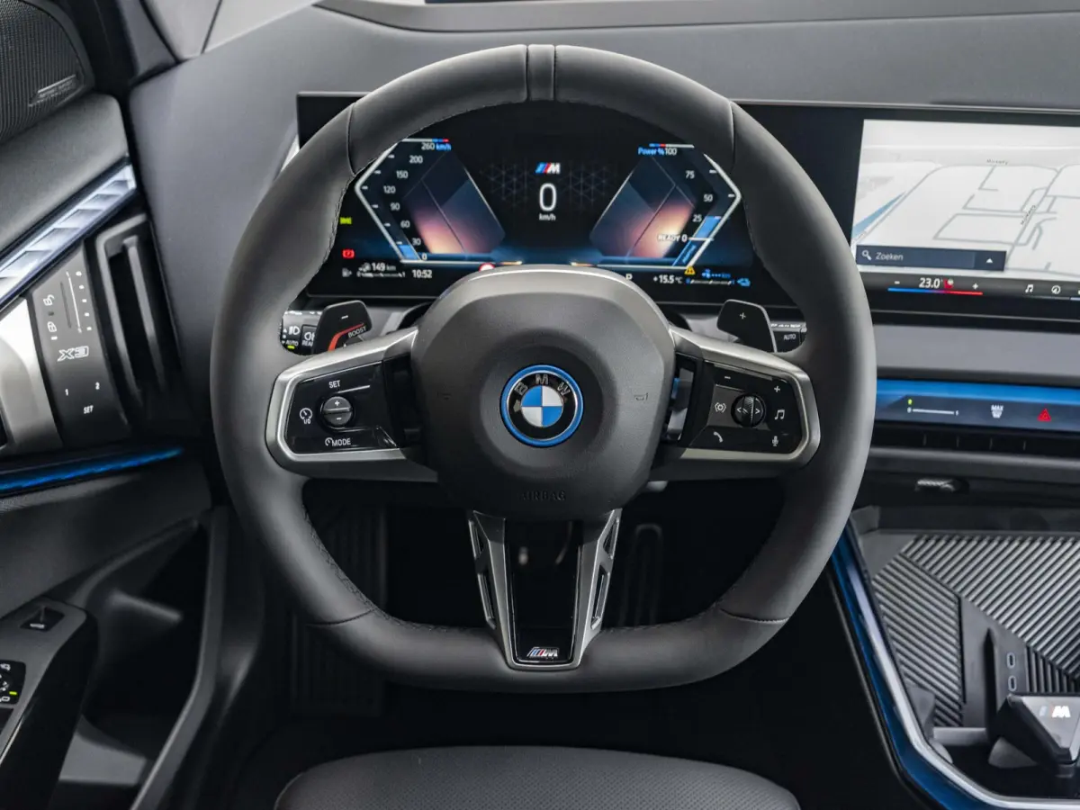 30e xDrive M Sportpakket Pro | Professional Pack | Premium Pack